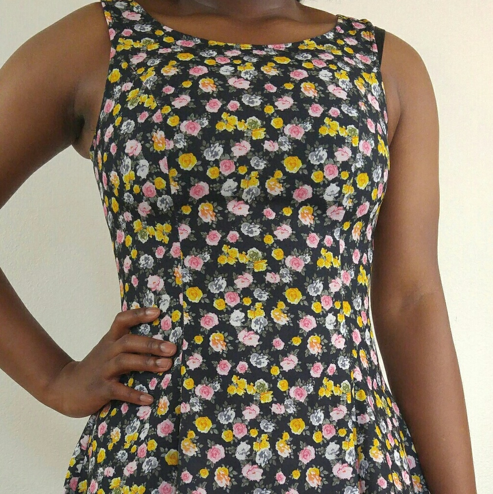 H&M Black Floral Skater Flare A-Line Dress Size 6